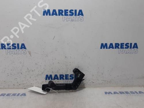 Kofangerbeslag bag CITROËN C4 CACTUS 1.2 VTi 82 (82 hp) 31521181