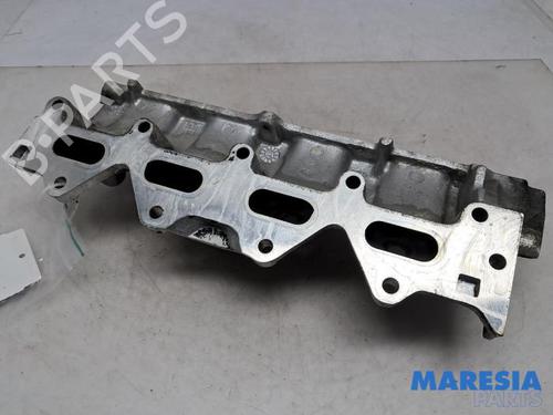 Used Injection rail RENAULT KANGOO / GRAND KANGOO II (KW0/1_) 1.6 16V FLEX (KW01) (106 hp) 31502395