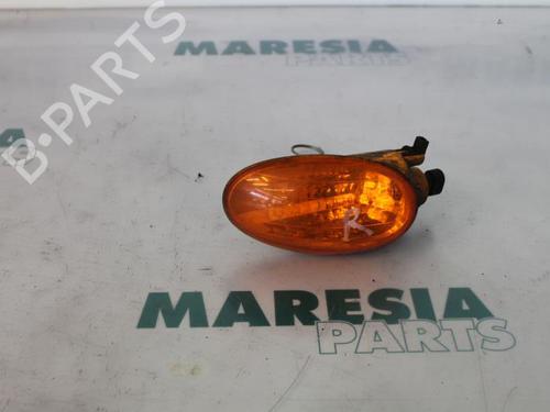 Used Right front indicator FIAT MULTIPLA (186_) 1.6 100 16V (186AXA1A) (103 hp) 31470401
