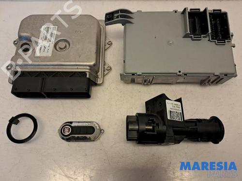 Used Engine control unit (ECU) FIAT 500 (312_) 0.9 (312AXG1A, 312.AXG11) (86 hp) 31526777