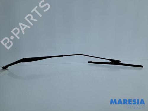 Used Front windshield wiper arm Front windshield wiper arm 38284960 38284960