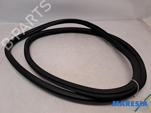Used Rubber door seal PEUGEOT 2008 I (CU_) 1.2 VTi (82 hp) 31392937