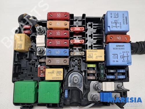 Used Fuse box PEUGEOT 308 SW II (LC_, LJ_, LR_, LX_, L4_) 1.2 THP 110 (110 hp) 31491807