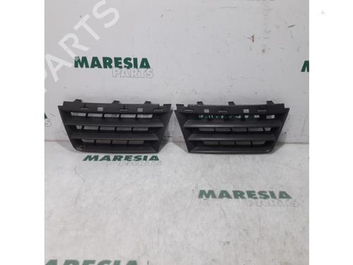 Used Grille RENAULT SCÉNIC II (JM0/1_) 1.6 (JM0C, JM0J, JM1B) (113 hp) 31463220