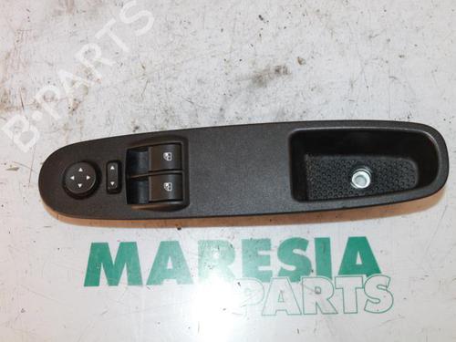 switch-fiat-grande-punto-199_-2005-31500018 main image