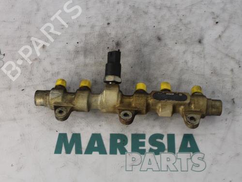 Used Injection rail ALFA ROMEO 156 (932_) 1.9 JTD (932B2) (105 hp) 31498190