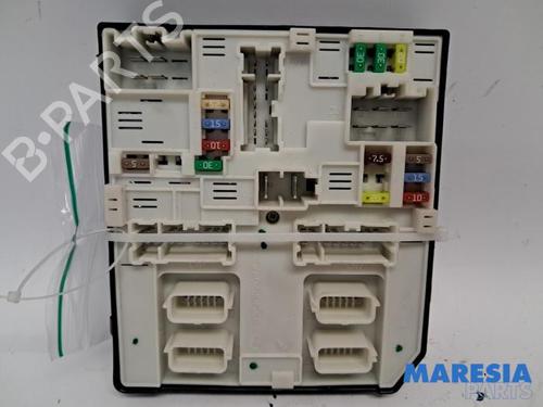 Used Fuse box RENAULT MEGANE III Grandtour (KZ0/1) 1.2 TCe (KZ2B, KZ11) (116 hp) 31448577