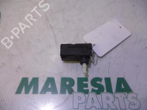 Used Headlight adjuster motor FIAT STILO (192_) 1.6 16V (192_XB1A) (103 hp) 31406886