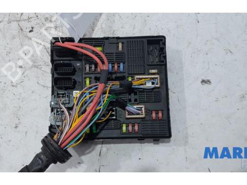 Used Fuse box RENAULT SCÉNIC III (JZ0/1_) 2.0 16V (JZ0G, JZ0P, JZ1E, JZ1P) (140 hp) 31464774