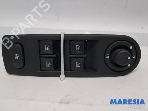 Used Switch RENAULT CLIO IV (BH_) 0.9 TCe 90 (BHNF, BHMA, BHMH, BHJK, BHJR) (90 hp) 31481867
