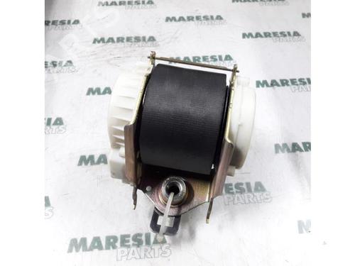 Used Rear center seatbelt RENAULT CLIO III (BR0/1, CR0/1) 1.2 16V (BR02, BR0J, BR11, CR02, CR0J, CR11) (75 hp) 31461532