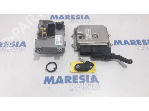 Used Engine control unit (ECU) FIAT 500 (312_) 0.9 (312AXG1A, 312.AXG11) (86 hp) 31523705
