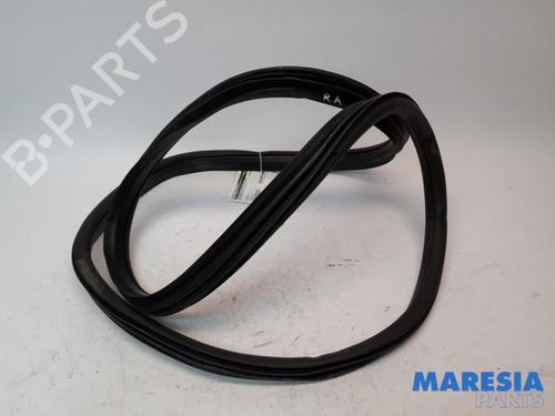 Used Rubber door seal ALFA ROMEO GIULIA (952_) 2.0 Q4 (952ACA45, 952ACA25) (280 hp) 31497358