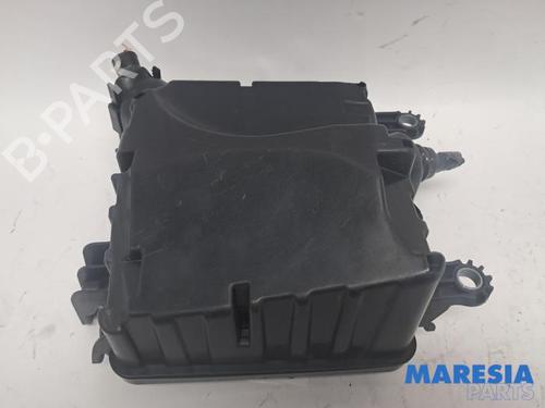 Used Fuse box Fuse box 38758725 38758725