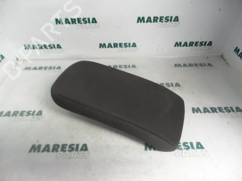Used Armrest / Center console RENAULT MEGANE II Estate (KM0/1_) 1.9 dCi (KMRG, KM1G, KM0G, KM2C) (120 hp) 31523631