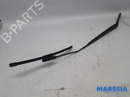Used Front windshield wiper arm RENAULT CLIO IV Grandtour (KH_) 0.9 TCe 90 (90 hp) 31424401
