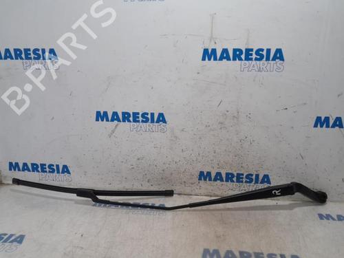 Used Front windshield wiper arm FIAT DUCATO Van (250_) 140 Natural Power (136 hp) 31453679