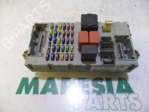 Used Fuse box Fuse box 31526957 31526957
