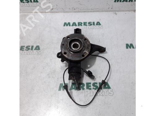 Used Left front steering knuckle PEUGEOT 5008 (0U_, 0E_) 1.6 BlueHDi 120 (120 hp) 31484653