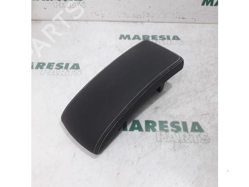 Armlæn RENAULT MEGANE III Grandtour (KZ0/1) 1.5 dCi (KZ09, KZ0D, KZ1G, KZ29, KZ14, KZ1W, KZ10, KZ1F,... (110 hp) 31429738