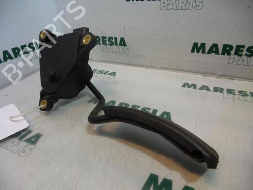 Used Electronic module RENAULT GRAND SCÉNIC II (JM0/1_) 1.5 dCi (JM1E) (106 hp) 31522410