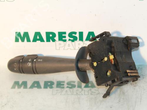 Used Steering column stalk RENAULT TRAFIC II Van (FL) 1.9 dCi 80 (FL0B) (82 hp) 31477078