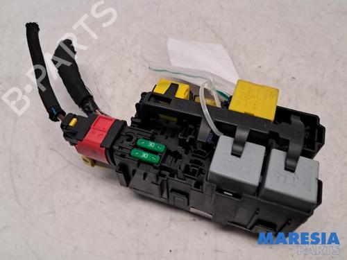Used Fuse box PEUGEOT 308 SW II (LC_, LJ_, LR_, LX_, L4_) 1.2 THP 110 (110 hp) 31518809