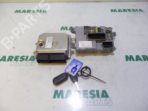 Calculateur moteur (ecu) FIAT DOBLO Bus (263_) 1.3 D Multijet (263AXC1A) (90 hp) 31529982