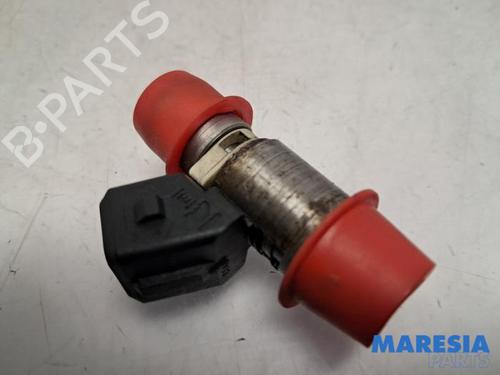 Used Injector FIAT PANDA (169_) 1.2 (169.AXB11, 169.AXB1A) (60 hp) 31517511