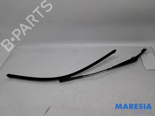 Used Front windshield wiper arm ALFA ROMEO GIULIA (952_) 2.2 D (952AEM250, 952AEA250) (150 hp) 31409959