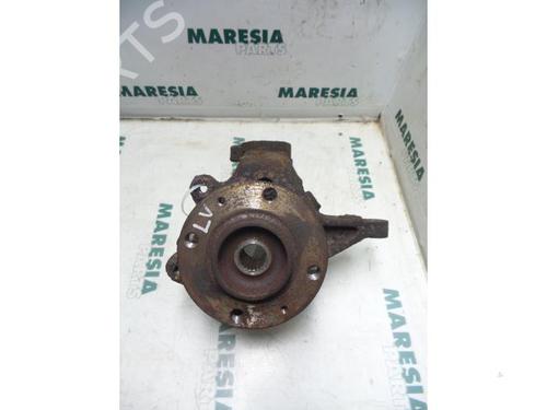 Used Left front steering knuckle PEUGEOT 206 Hatchback (2A/C) 1.4 i (75 hp) 31446075