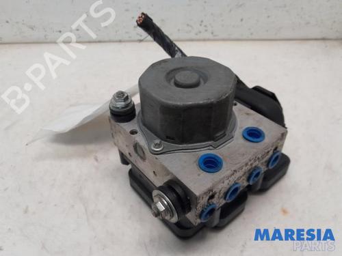Used ABS pump RENAULT CLIO IV Grandtour (KH_) 1.5 dCi 90 (KHN3, KHN4) (90 hp) 31385645