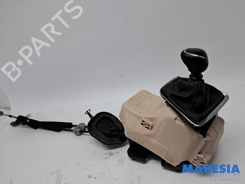 Used Gear lever Gear lever OPEL CORSA F (P2JO) 1.2 (68) (101 hp) 40235508 40235508