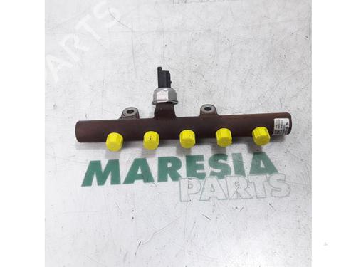 Used Injection rail RENAULT MEGANE III Grandtour (KZ0/1) 1.5 dCi (KZ0C, KZ1A) (90 hp) 31425860