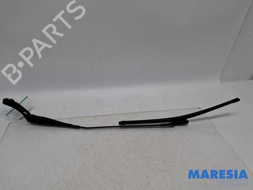 Used Front windshield wiper arm Front windshield wiper arm PEUGEOT 308 II (LB_, LP_, LW_, LH_, L3_) 1.2 THP 130 (131 hp) 31477113 31477113