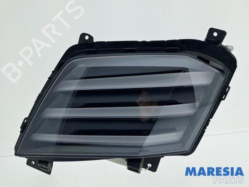 Used Right daytime light Right daytime light PEUGEOT 208 II (UB_, UP_, UW_, UJ_) 1.2 PureTech 100 (101 hp) 39961218 39961218