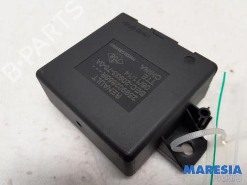 Used Electronic module RENAULT TWINGO III (BCM_, BCA_) 1.0 SCe 70 (71 hp) 31505942
