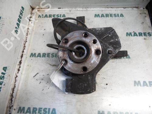 Used Left front steering knuckle CITROËN EVASION MPV (22, U6) 2.0 (121 hp) 31439612