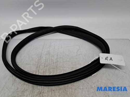 Used Rubber door seal Rubber door seal OPEL KARL (C16) 1.0 (75 hp) 33957754 33957754