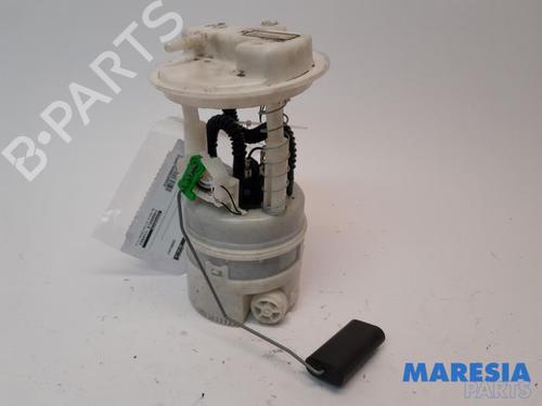 Used Fuel pump RENAULT TWINGO II (CN0_) 1.2 16V (CN04, CN0B) (75 hp) 31456146