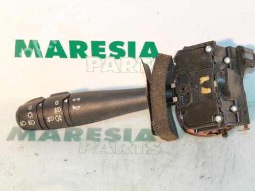 steering-column-stalk-renault-laguna-i-b56_-556_-1993-1994-1995-1996-1997-1998-1999-2000-2001-2002-31422007 main image