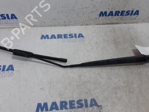 front-windshield-wiper-arm-renault-megane-iii-grandtour-kz01-2008-2009-2010-2011-2012-2013-2014-2015-2016-31525581 main image