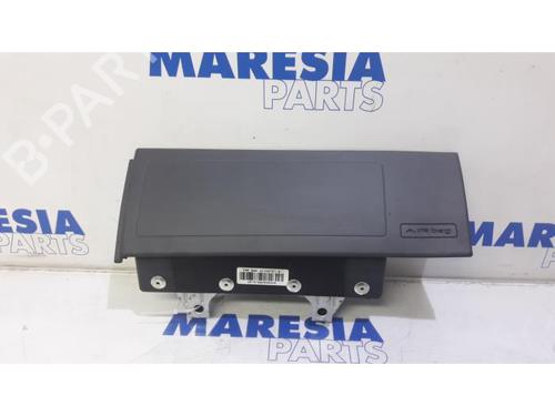 Used Knee airbag FIAT CROMA (194_) 1.9 D Multijet (194AXC1B, 194AXC12) (150 hp) 31458049