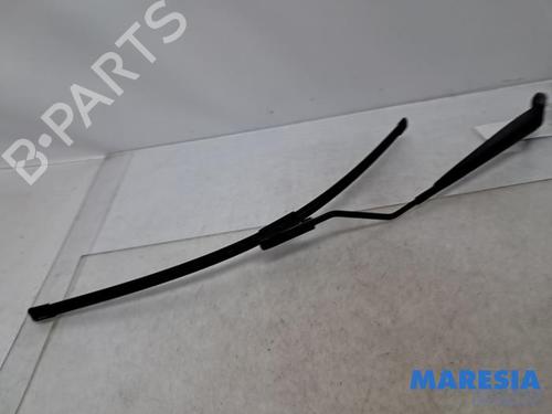 Used Front windshield wiper arm RENAULT CLIO IV Grandtour (KH_) 1.5 dCi 90 (KHN3, KHN4) (90 hp) 31425321