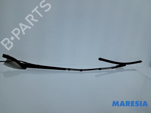 Used Front windshield wiper arm PEUGEOT 3008 II SUV (MC_, MR_, MJ_, M4_) Hybrid (224 hp) 32394862