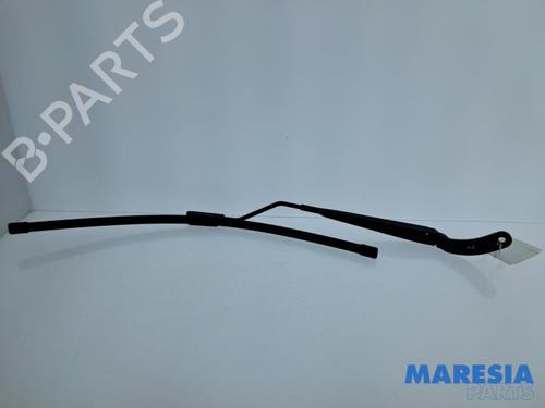 Used Front windshield wiper arm Front windshield wiper arm 36877795 36877795