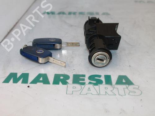 Used Ignition barrel FIAT STILO (192_) 1.6 16V (192_XB1A) (103 hp) 31433707