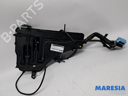 Used Windscreen washer tank Windscreen washer tank 39009156 39009156