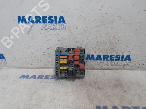 Used Fuse box FIAT 500 (312_) 1.2 (312AXA1A) (69 hp) 31527919