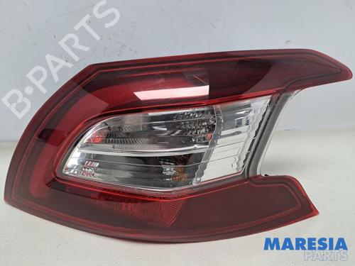 Used Right taillight Right taillight 32011910 32011910